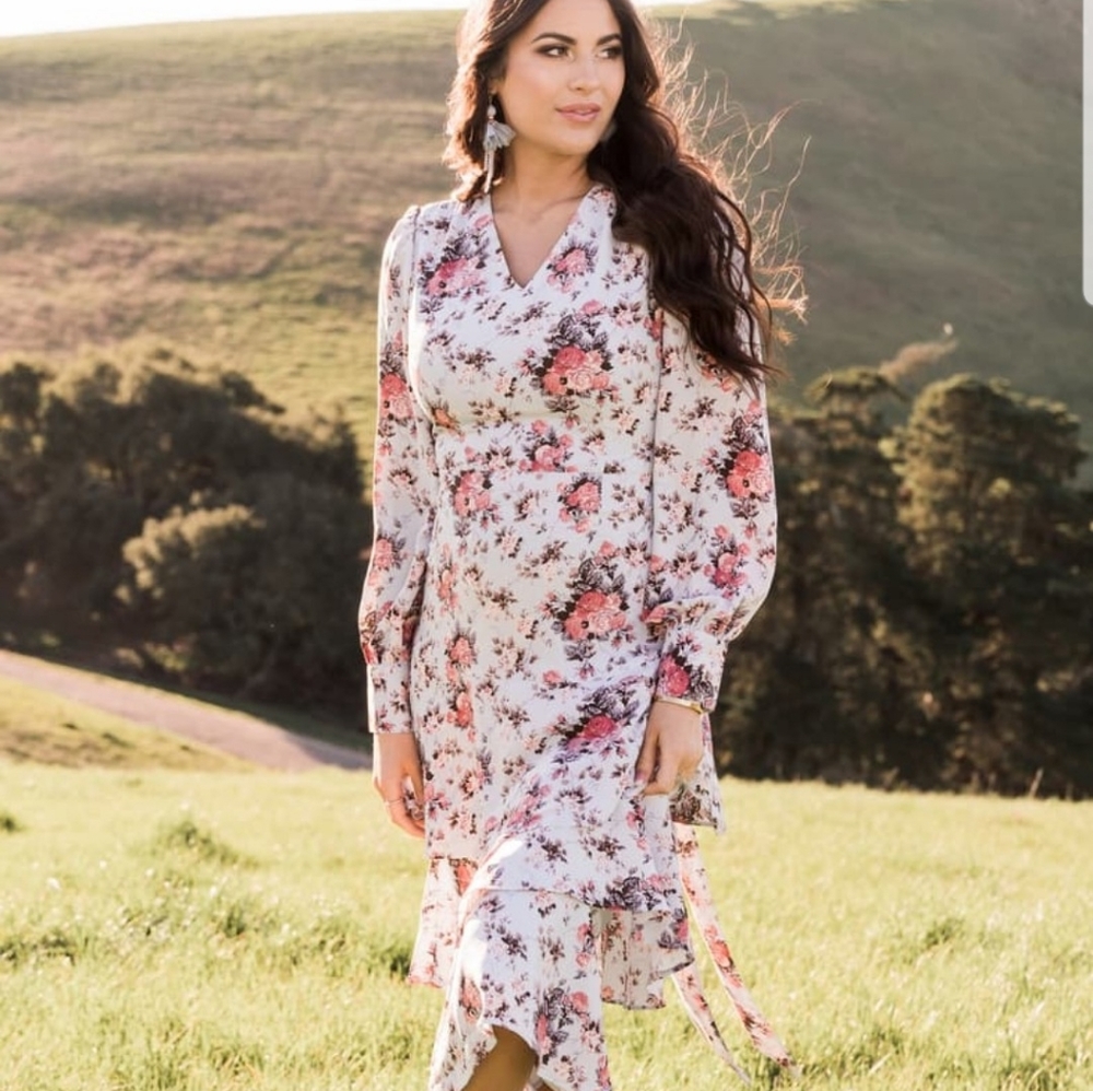 RACHEL PARCELL LONG TIERED FLORAL DRESS